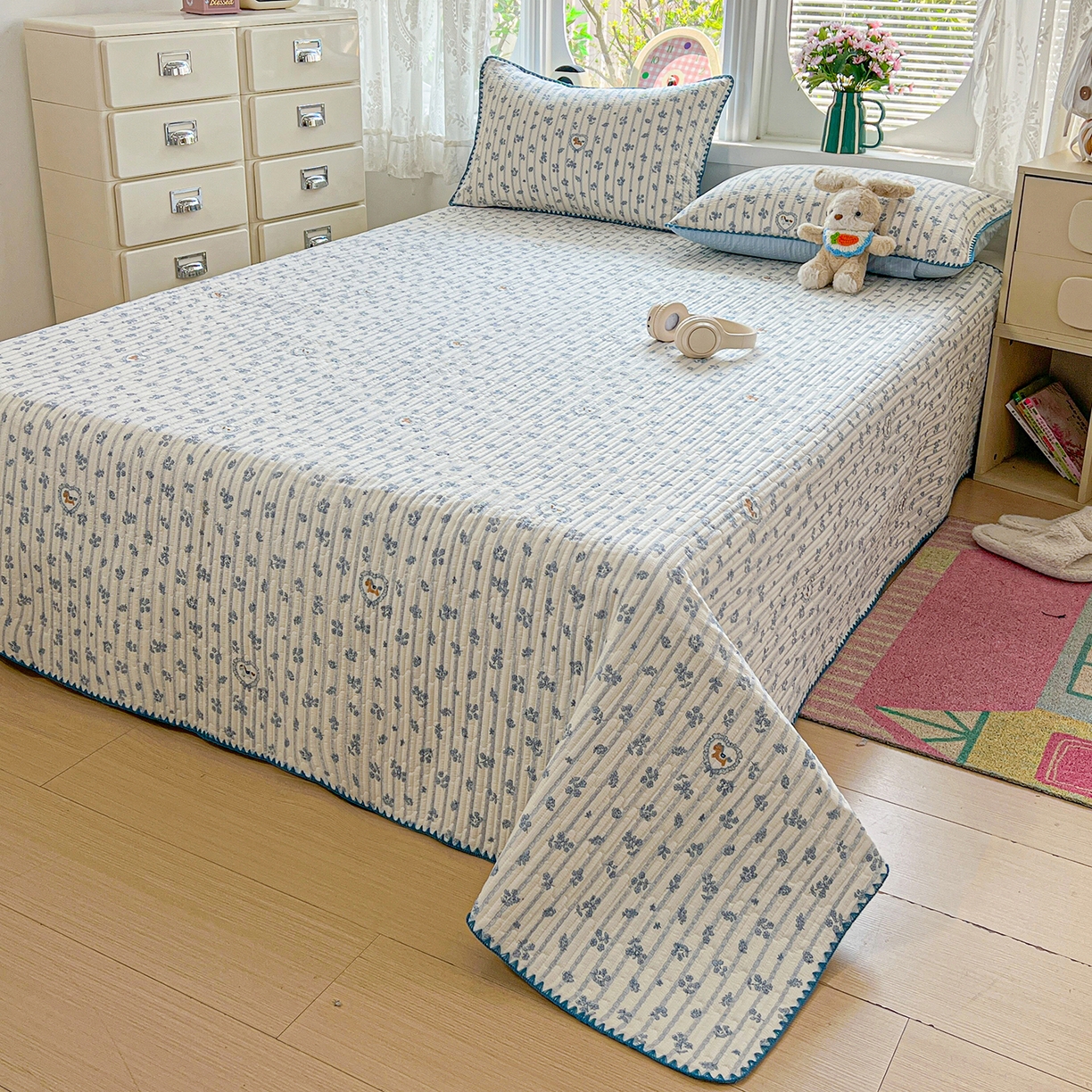 91家纺网 家纺一手货源 找家纺 恒尚居 2026新款A类贝壳绣泡芙纱床盖四套件泡芙棉双层纱床垫床褥 柔蓝爱心马