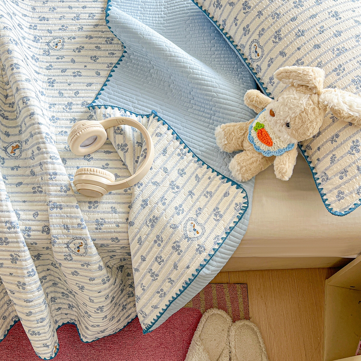 91家纺网 家纺一手货源 找家纺 恒尚居 2026新款A类贝壳绣泡芙纱床盖四套件泡芙棉双层纱床垫床褥 柔蓝爱心马