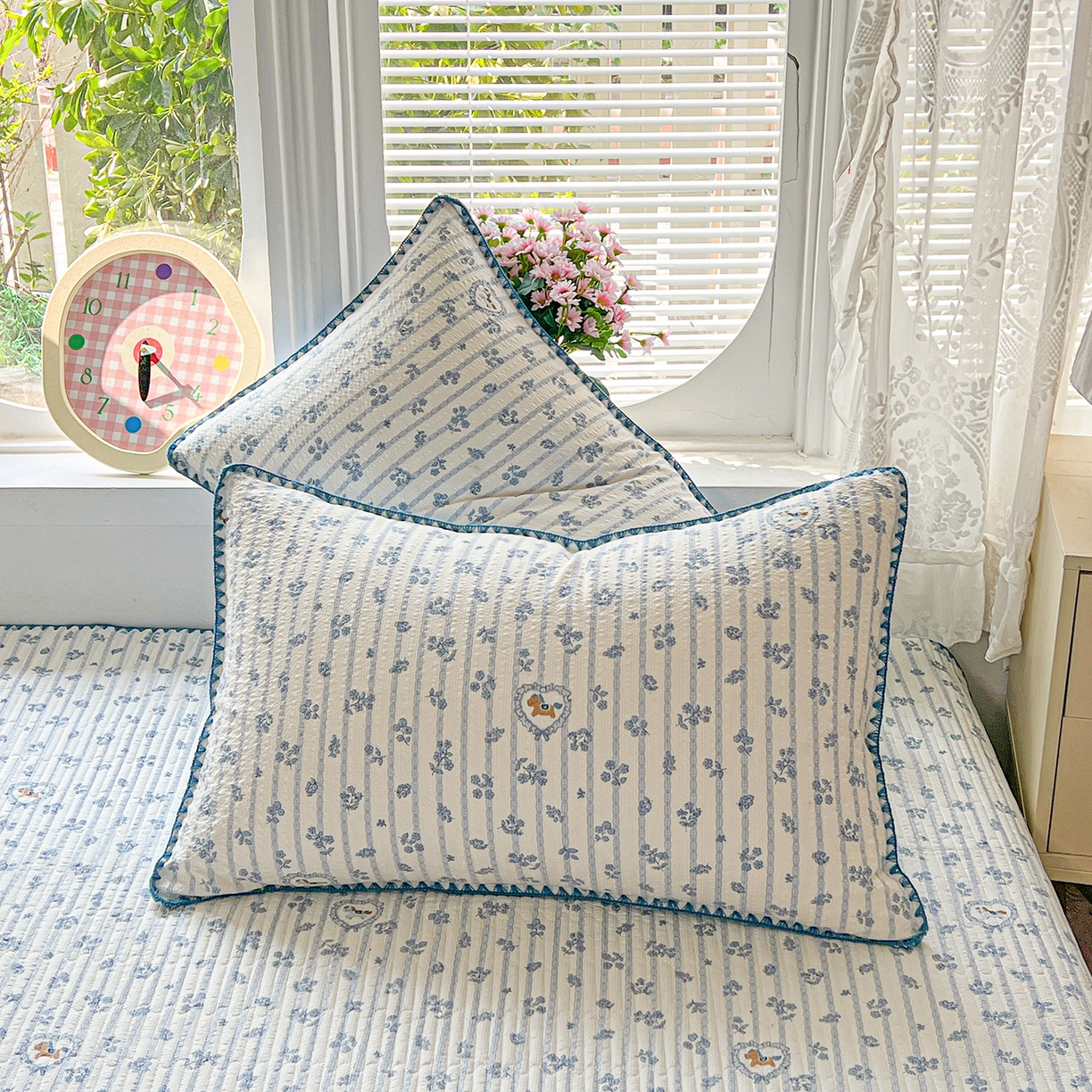 91家纺网 家纺一手货源 找家纺 恒尚居 2026新款A类贝壳绣泡芙纱床盖四套件泡芙棉双层纱床垫床褥 柔蓝爱心马