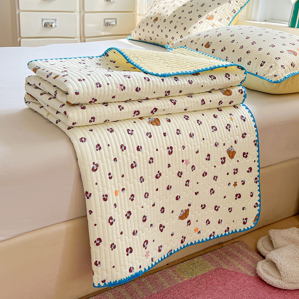 91家纺网 家纺一手货源 找家纺 恒尚居 2026新款A类贝壳绣泡芙纱床盖四套件泡芙棉双层纱床垫床褥 奶呼小猫