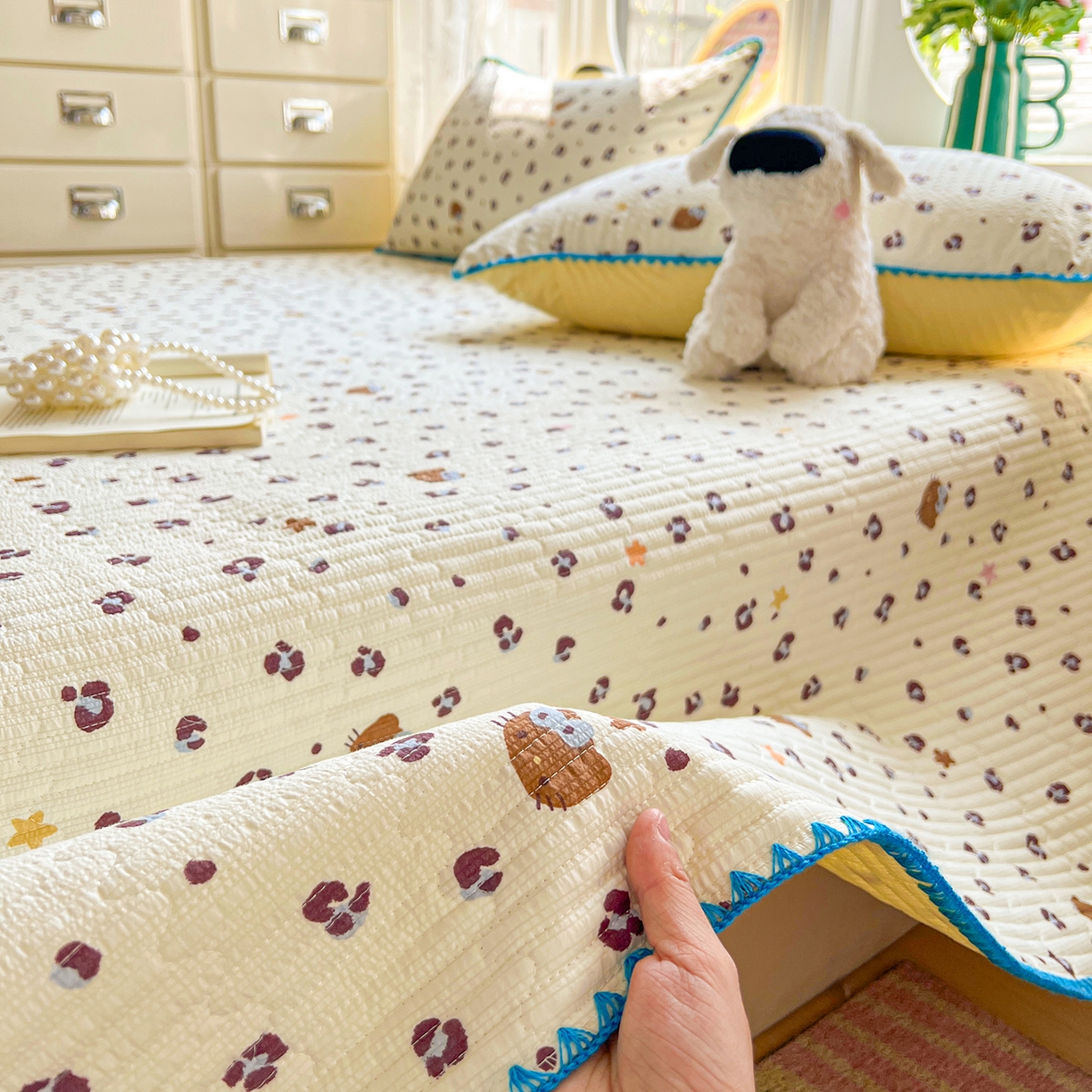 91家纺网 家纺一手货源 找家纺 恒尚居 2026新款A类贝壳绣泡芙纱床盖四套件泡芙棉双层纱床垫床褥 奶呼小猫