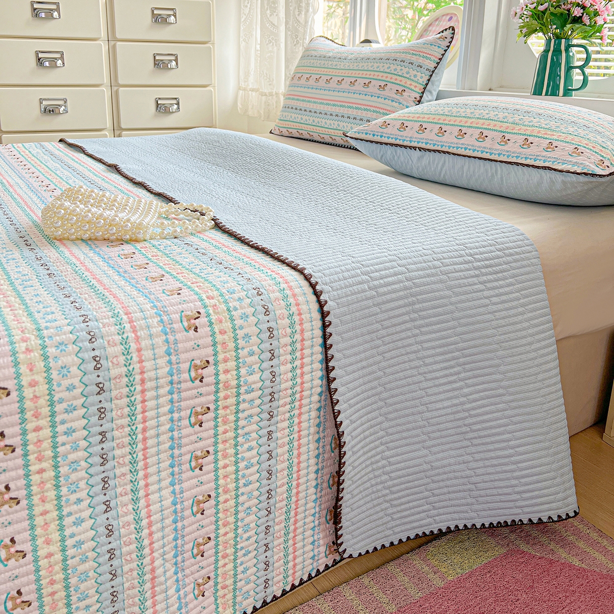 91家纺网 家纺一手货源 找家纺 恒尚居 2026新款A类贝壳绣泡芙纱床盖四套件泡芙棉双层纱床垫床褥 彩虹木马