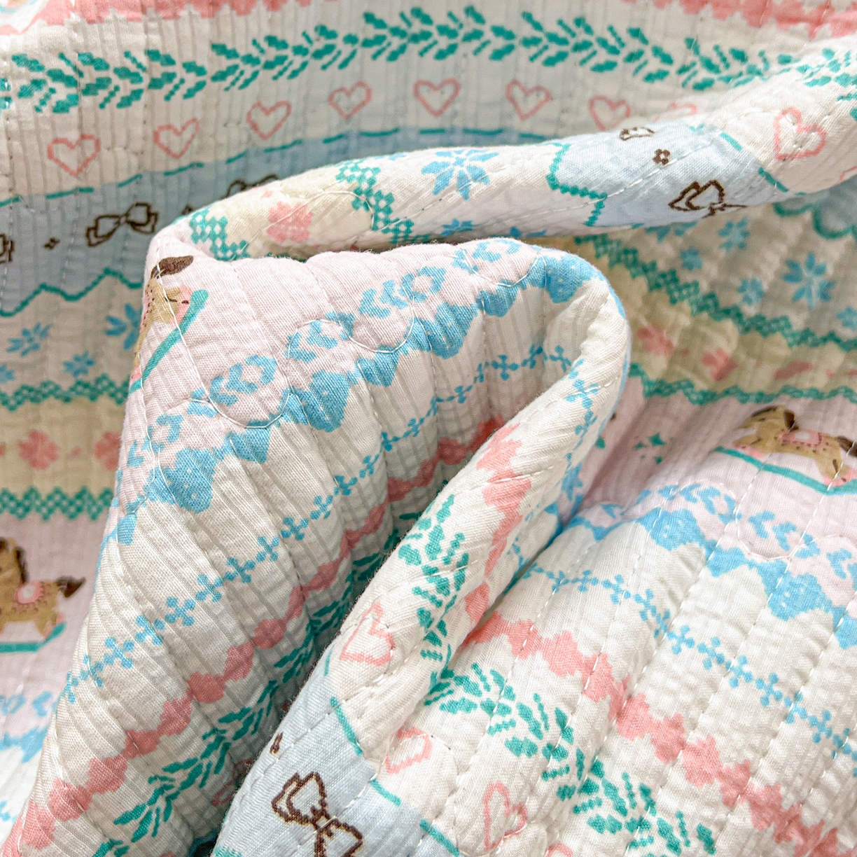 91家纺网 家纺一手货源 找家纺 恒尚居 2026新款A类贝壳绣泡芙纱床盖四套件泡芙棉双层纱床垫床褥 彩虹木马