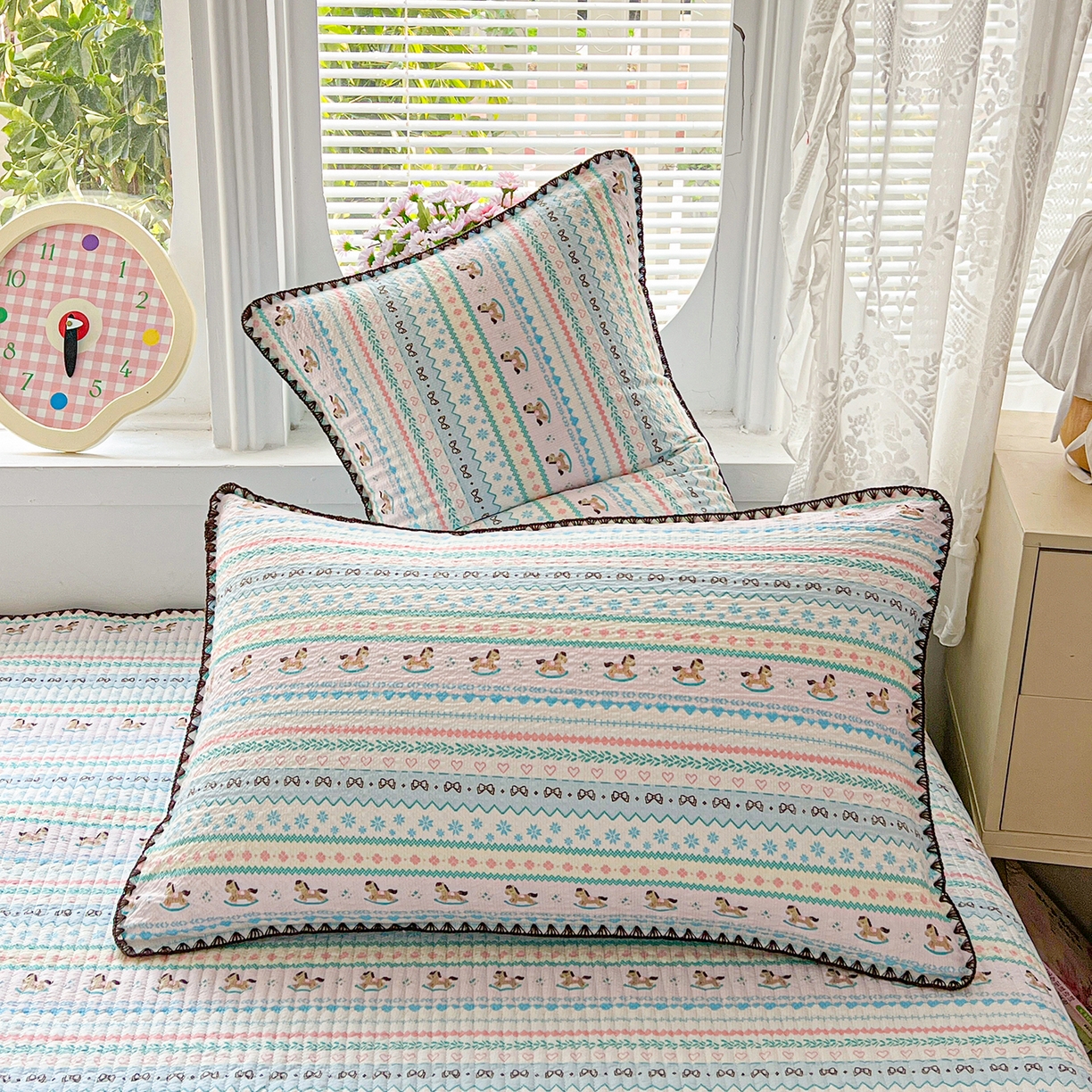 91家纺网 家纺一手货源 找家纺 恒尚居 2026新款A类贝壳绣泡芙纱床盖四套件泡芙棉双层纱床垫床褥 彩虹木马