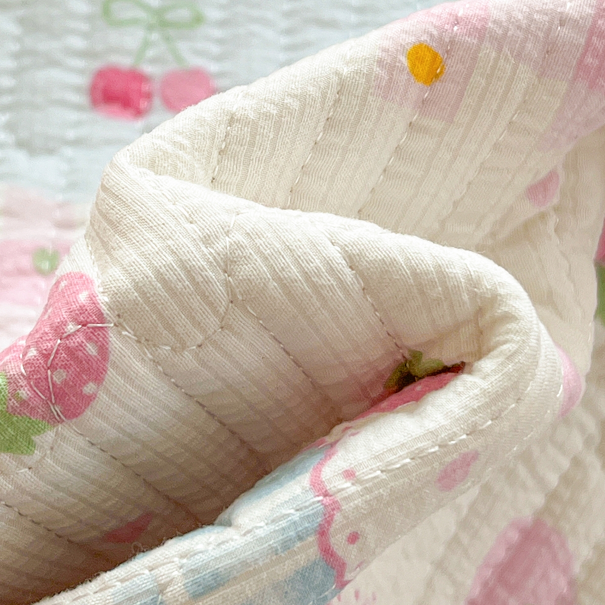 91家纺网 家纺一手货源 找家纺 恒尚居 2026新款A类贝壳绣泡芙纱床盖四套件泡芙棉双层纱床垫床褥 草莓kt