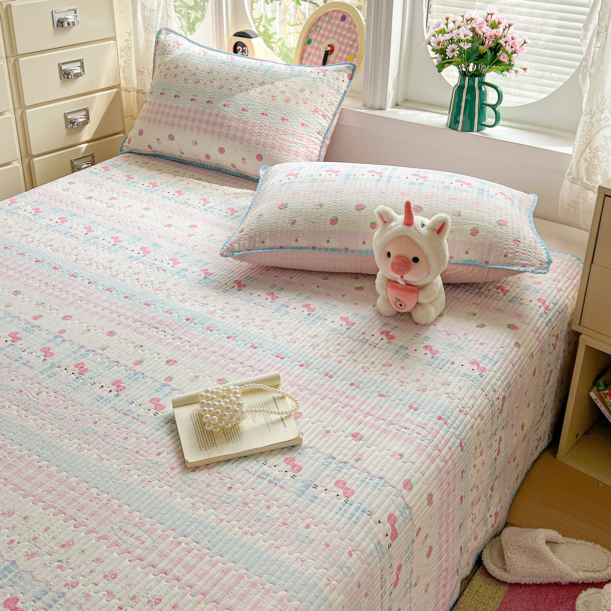 91家纺网 家纺一手货源 找家纺 恒尚居 2026新款A类贝壳绣泡芙纱床盖四套件泡芙棉双层纱床垫床褥 草莓kt