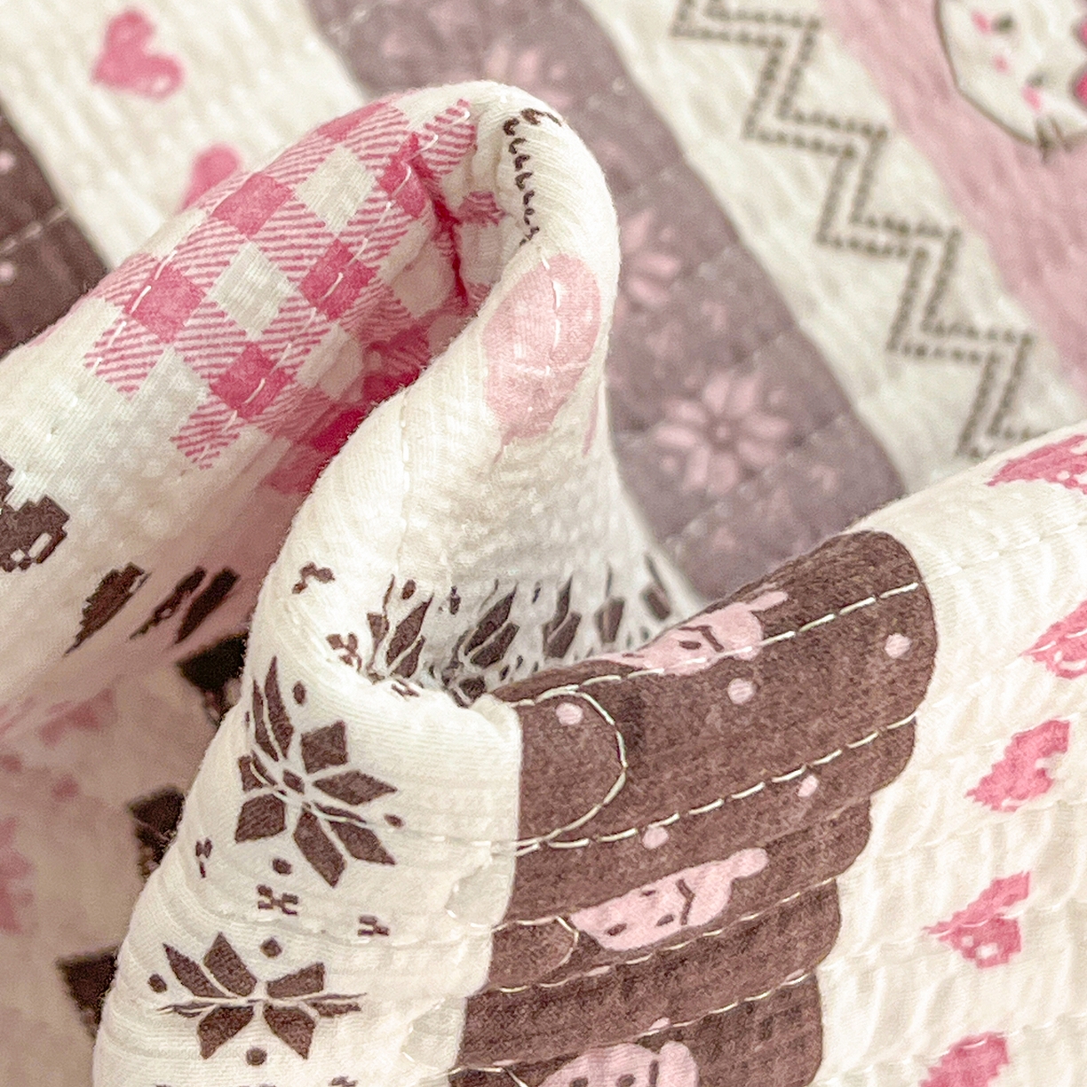 91家纺网 家纺一手货源 找家纺 恒尚居 2026新款A类贝壳绣泡芙纱床盖四套件泡芙棉双层纱床垫床褥 粉糖泡泡猫