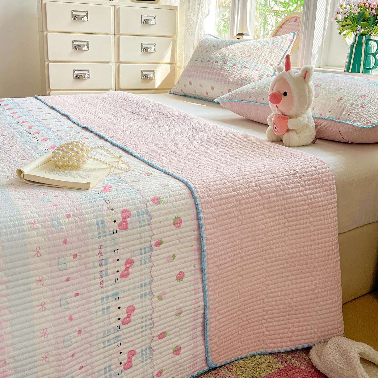 91家纺网 家纺一手货源 找家纺 恒尚居 2026新款A类贝壳绣泡芙纱床盖四套件泡芙棉双层纱床垫床褥 草莓kt