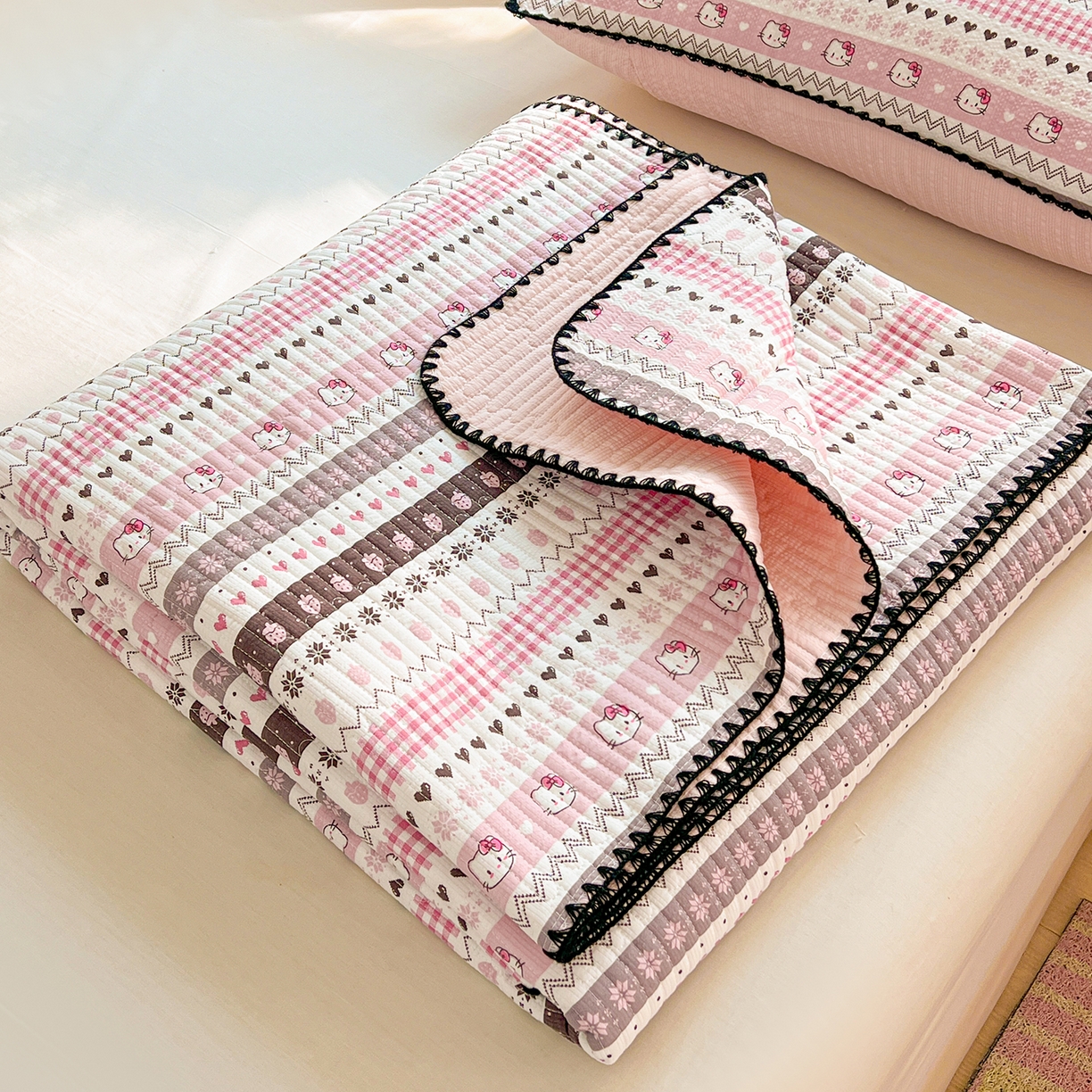 91家纺网 家纺一手货源 找家纺 恒尚居 2026新款A类贝壳绣泡芙纱床盖四套件泡芙棉双层纱床垫床褥 粉糖泡泡猫