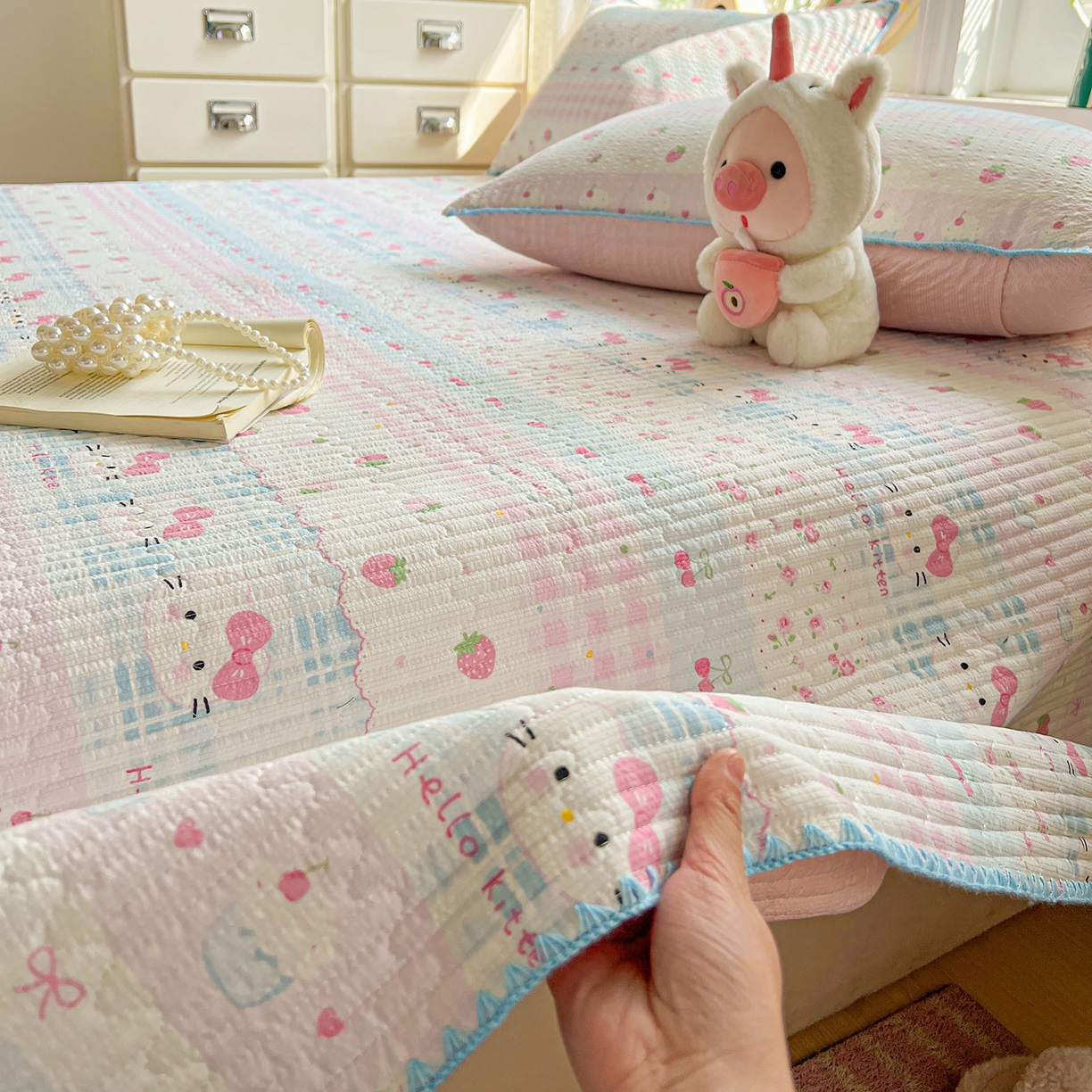 91家纺网 家纺一手货源 找家纺 恒尚居 2026新款A类贝壳绣泡芙纱床盖四套件泡芙棉双层纱床垫床褥 草莓kt