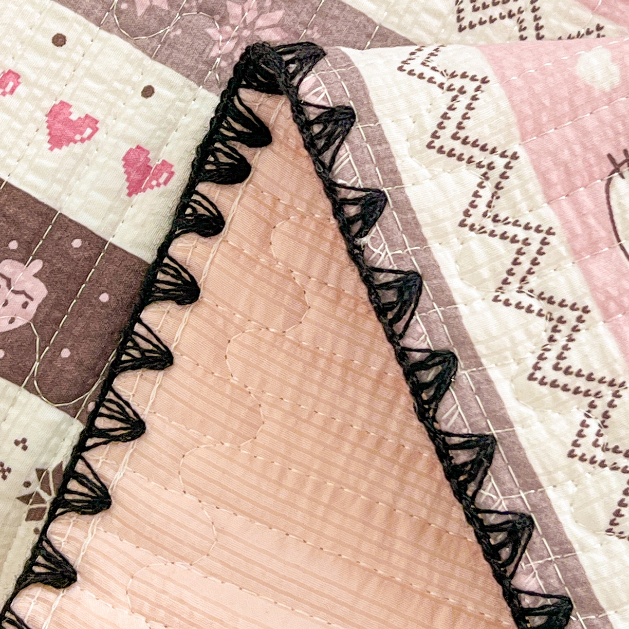 91家纺网 家纺一手货源 找家纺 恒尚居 2026新款A类贝壳绣泡芙纱床盖四套件泡芙棉双层纱床垫床褥 粉糖泡泡猫