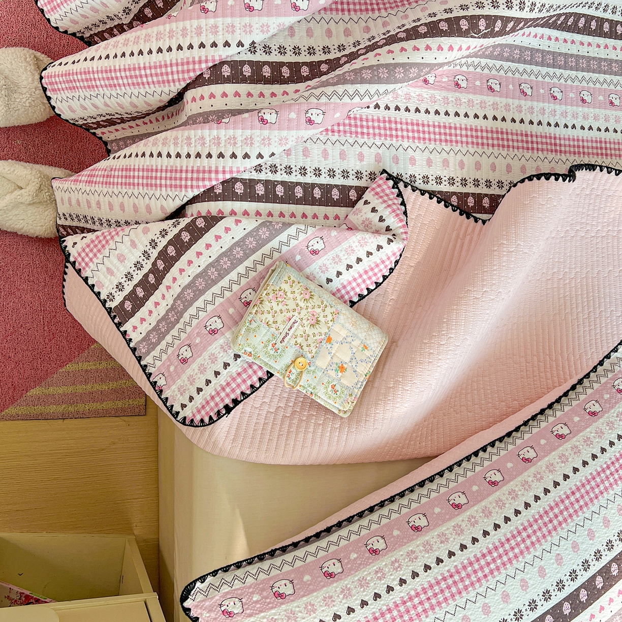 91家纺网 家纺一手货源 找家纺 恒尚居 2026新款A类贝壳绣泡芙纱床盖四套件泡芙棉双层纱床垫床褥 粉糖泡泡猫