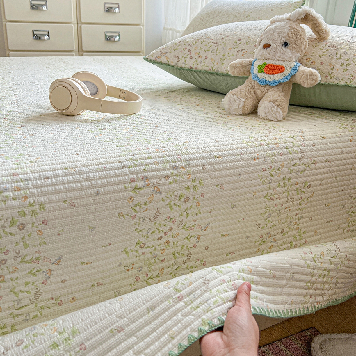 91家纺网 家纺一手货源 找家纺 恒尚居 2026新款A类贝壳绣泡芙纱床盖四套件泡芙棉双层纱床垫床褥 绿叶紫花