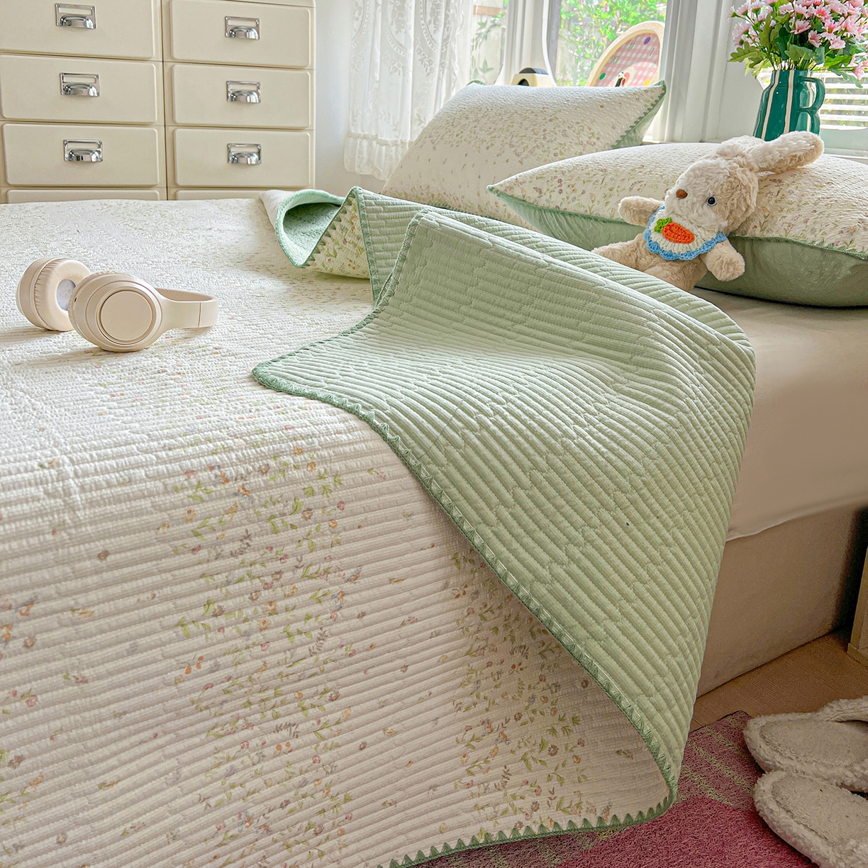 91家纺网 家纺一手货源 找家纺 恒尚居 2026新款A类贝壳绣泡芙纱床盖四套件泡芙棉双层纱床垫床褥 绿叶紫花