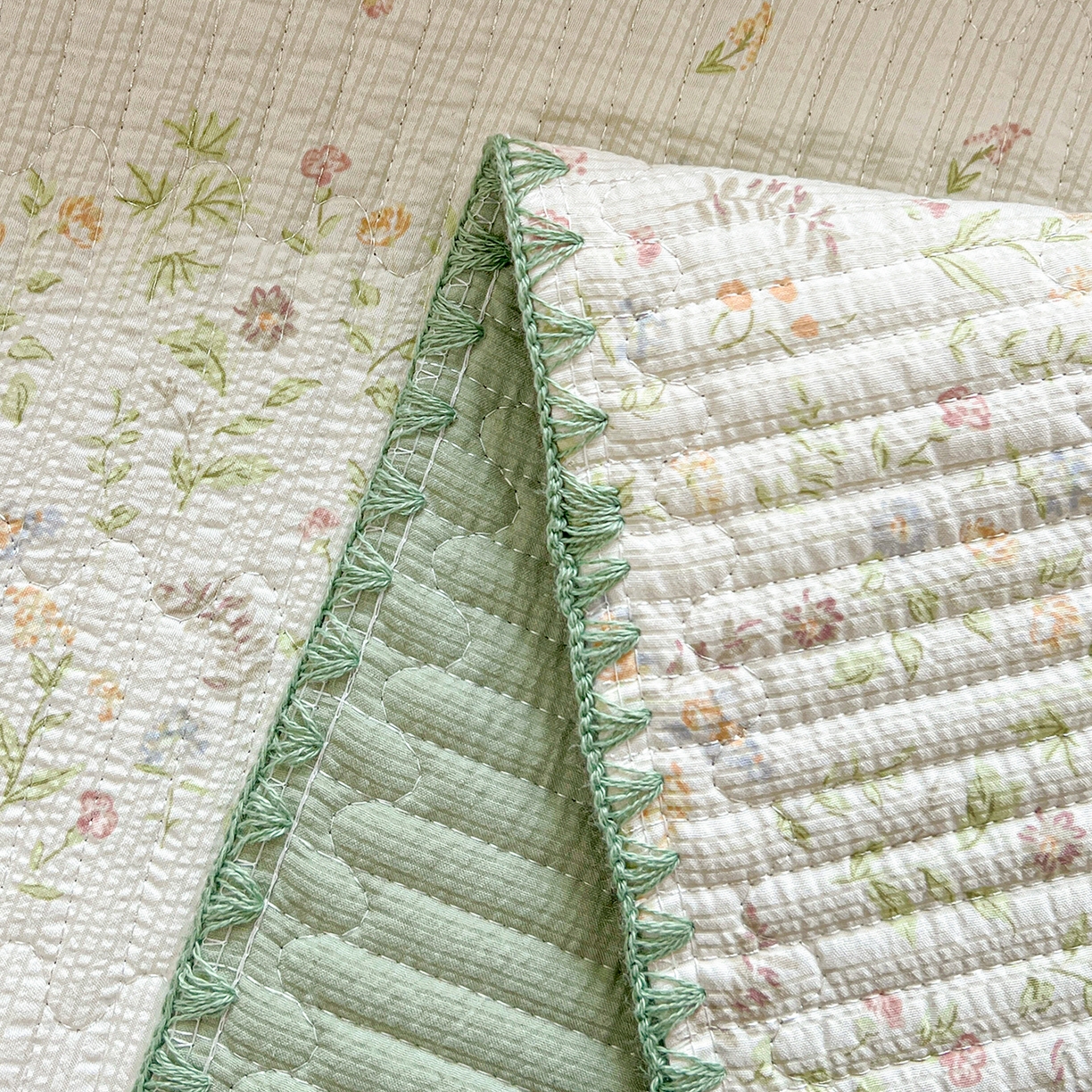 91家纺网 家纺一手货源 找家纺 恒尚居 2026新款A类贝壳绣泡芙纱床盖四套件泡芙棉双层纱床垫床褥 绿叶紫花