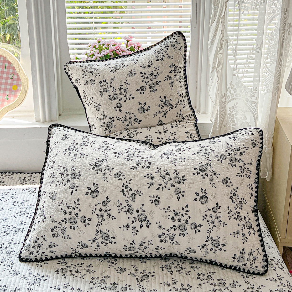 91家纺网 家纺一手货源 找家纺 恒尚居 2026新款A类贝壳绣泡芙纱床盖四套件泡芙棉双层纱床垫床褥 黑玫瑰