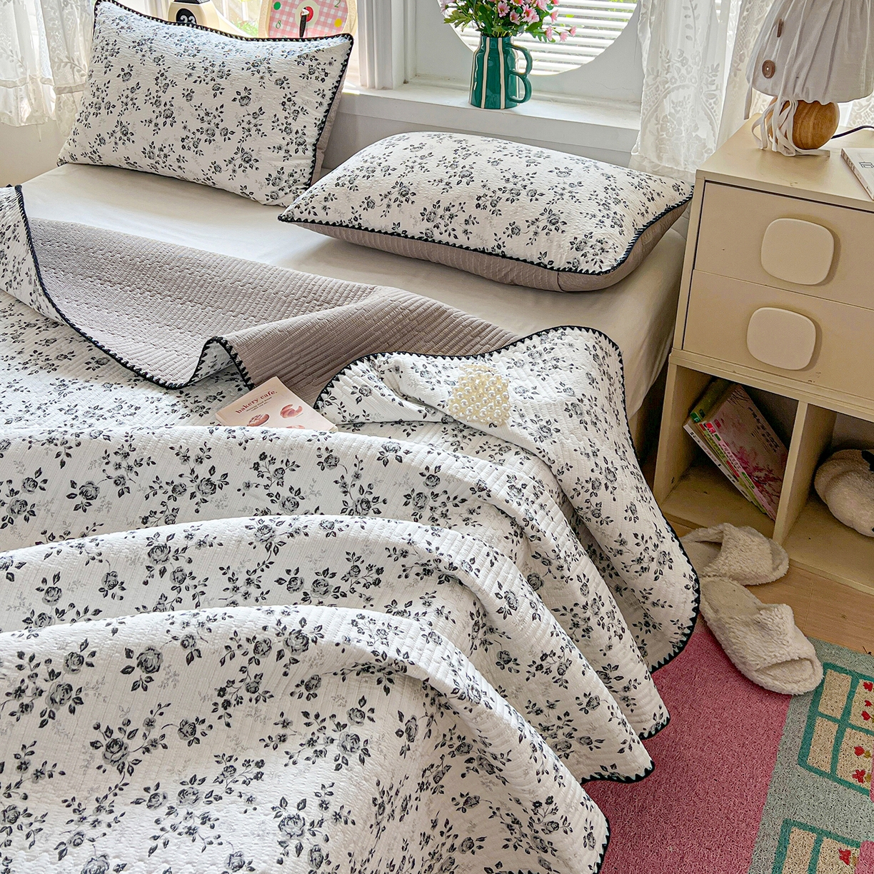 91家纺网 家纺一手货源 找家纺 恒尚居 2026新款A类贝壳绣泡芙纱床盖四套件泡芙棉双层纱床垫床褥 黑玫瑰