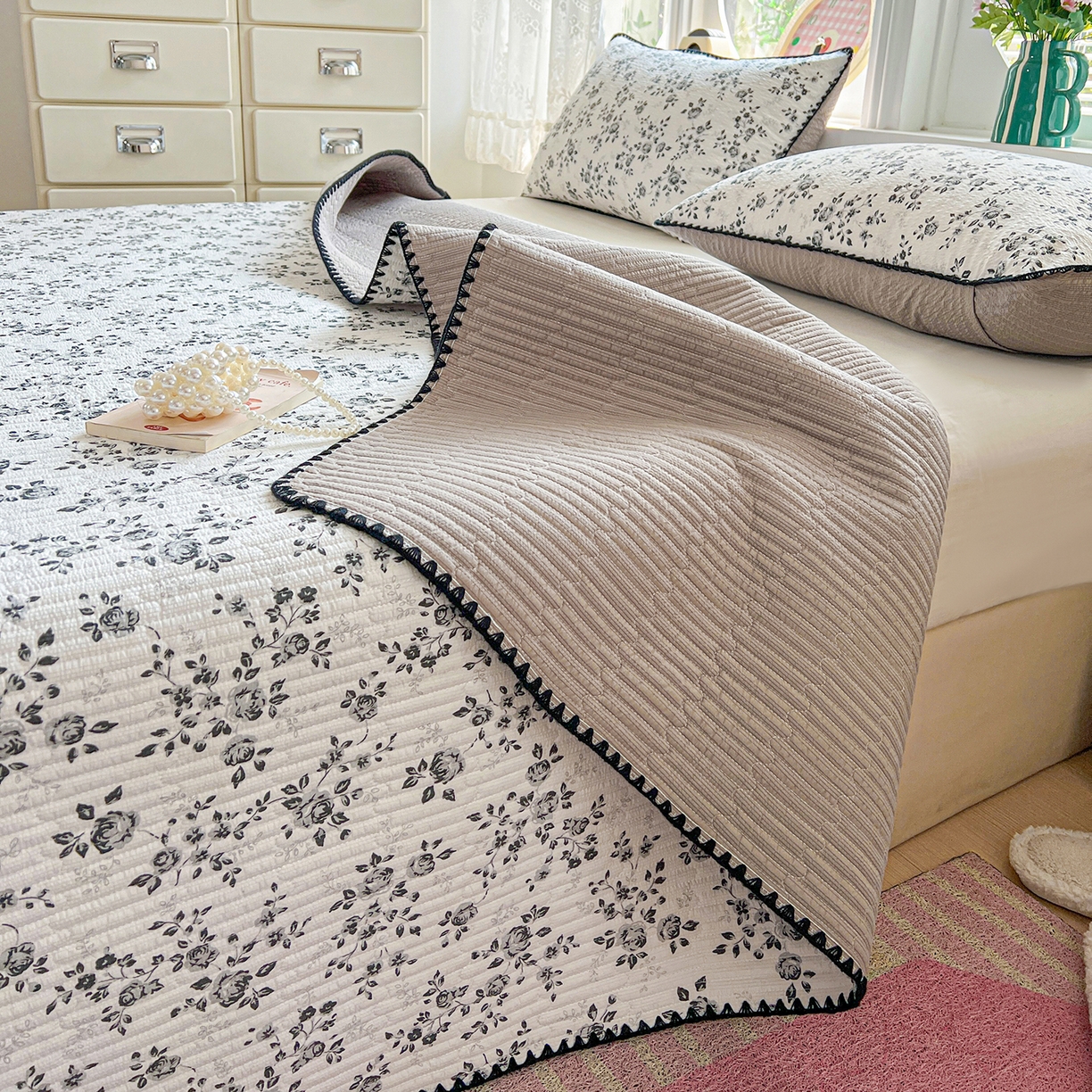 91家纺网 家纺一手货源 找家纺 恒尚居 2026新款A类贝壳绣泡芙纱床盖四套件泡芙棉双层纱床垫床褥 黑玫瑰