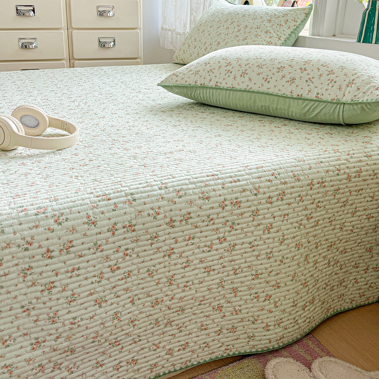 91家纺网 家纺一手货源 找家纺 恒尚居 2026新款A类贝壳绣泡芙纱床盖四套件泡芙棉双层纱床垫床褥 绿野日记