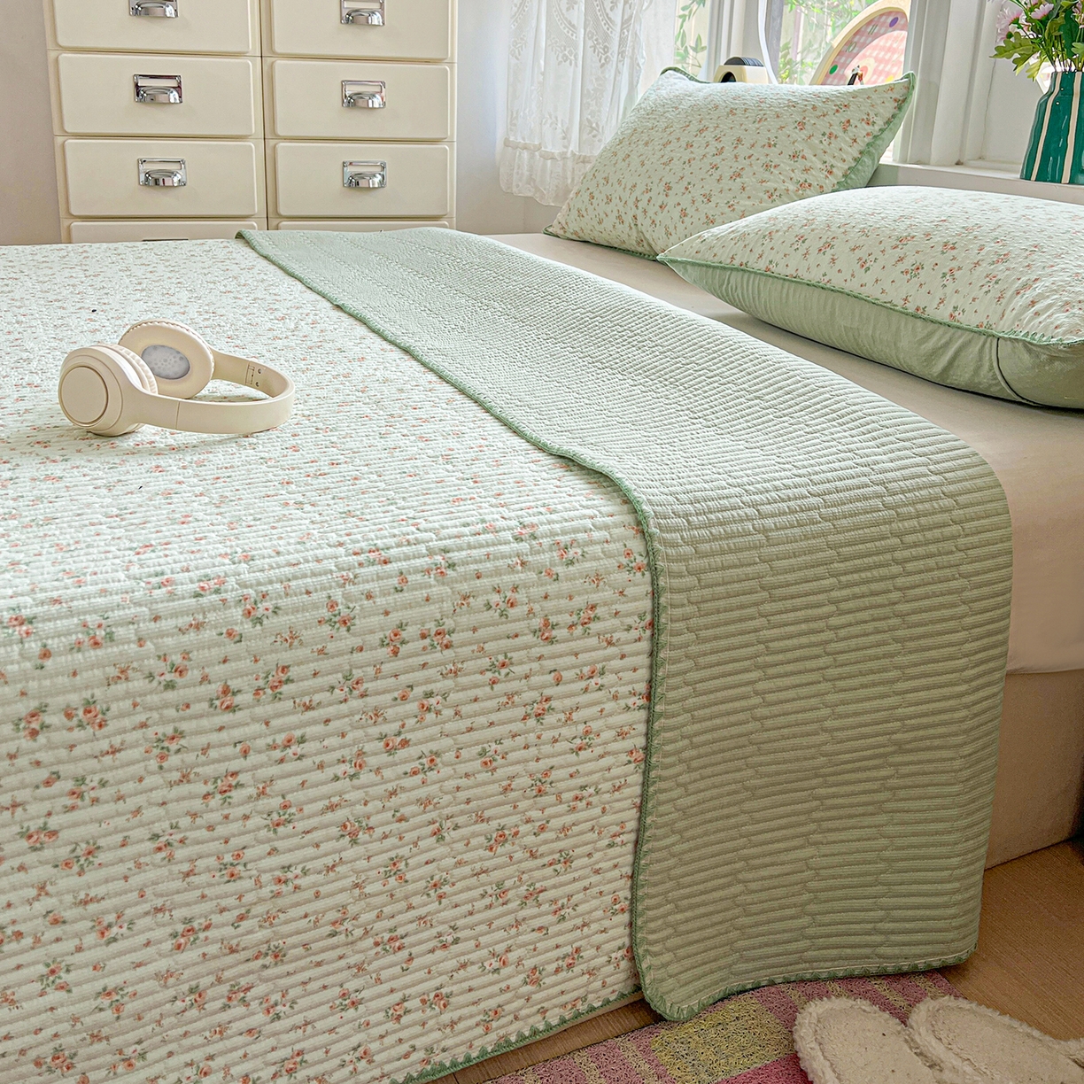 91家纺网 家纺一手货源 找家纺 恒尚居 2026新款A类贝壳绣泡芙纱床盖四套件泡芙棉双层纱床垫床褥 绿野日记