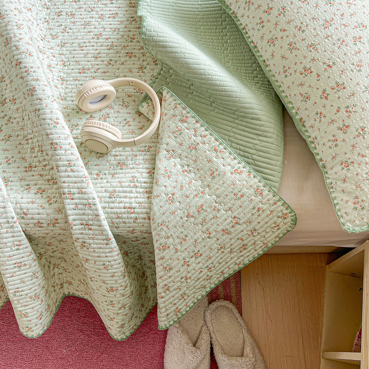 91家纺网 家纺一手货源 找家纺 恒尚居 2026新款A类贝壳绣泡芙纱床盖四套件泡芙棉双层纱床垫床褥 绿野日记