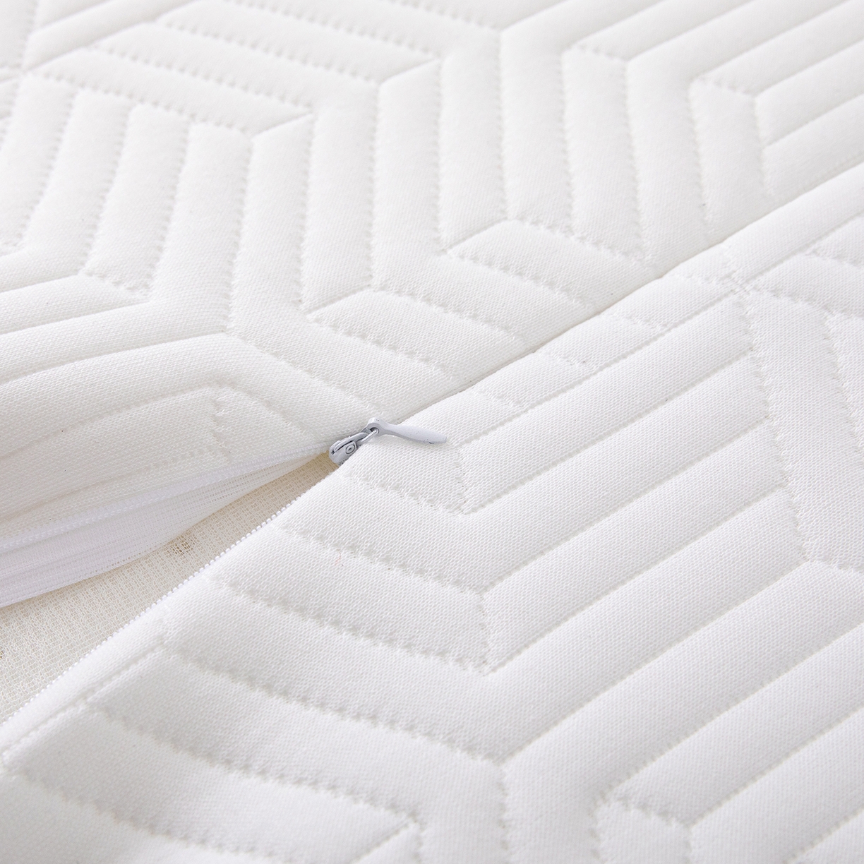 91家纺网 家纺一手货源 找家纺 贵夫人 2026春夏新款刺绣款太空记忆枕 枕头枕芯 刺绣款太空记忆枕-高枕