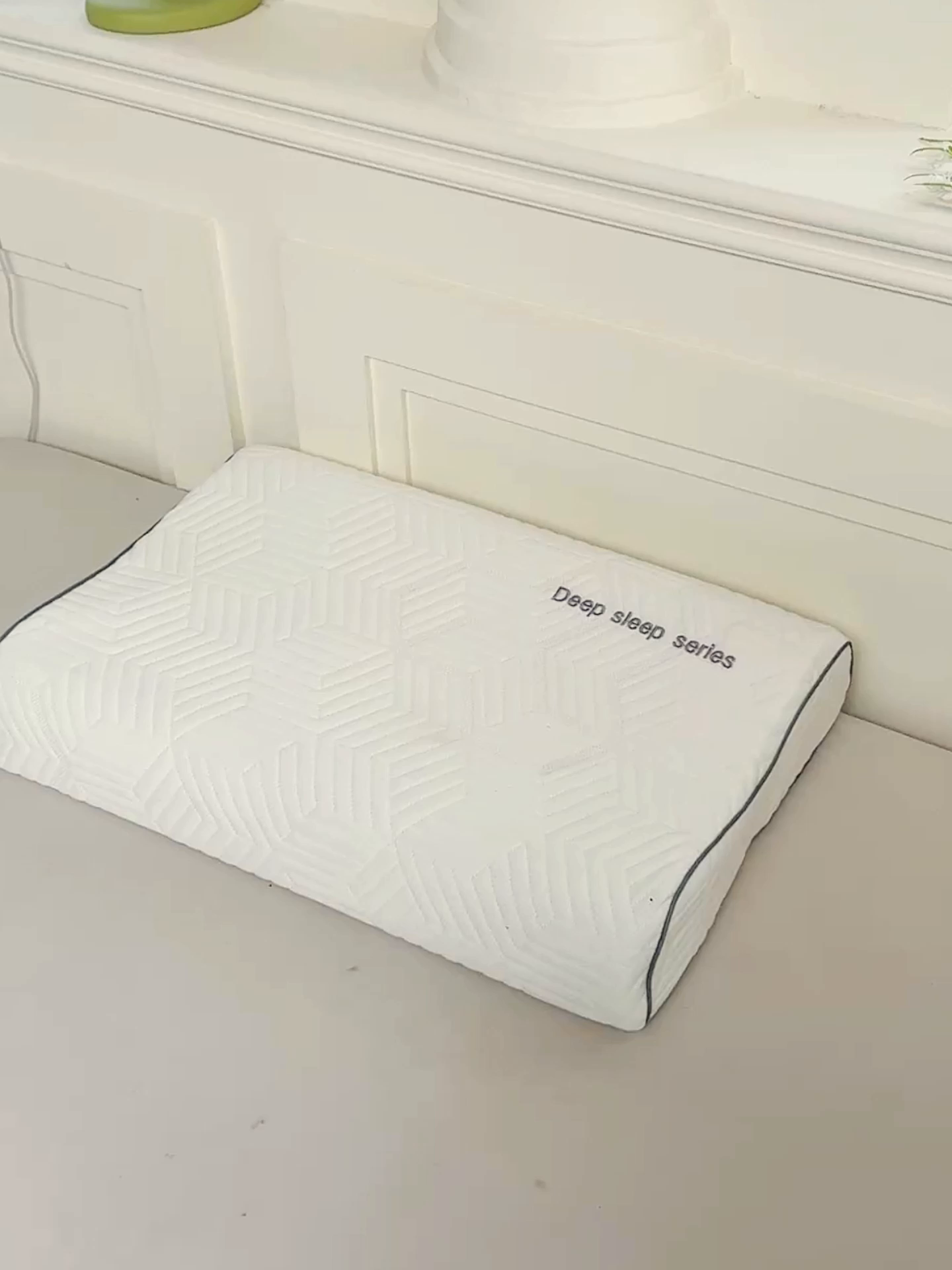 91家纺网 家纺一手货源 找家纺 （总）贵夫人 2026春夏新款刺绣款太空记忆枕 枕头枕芯