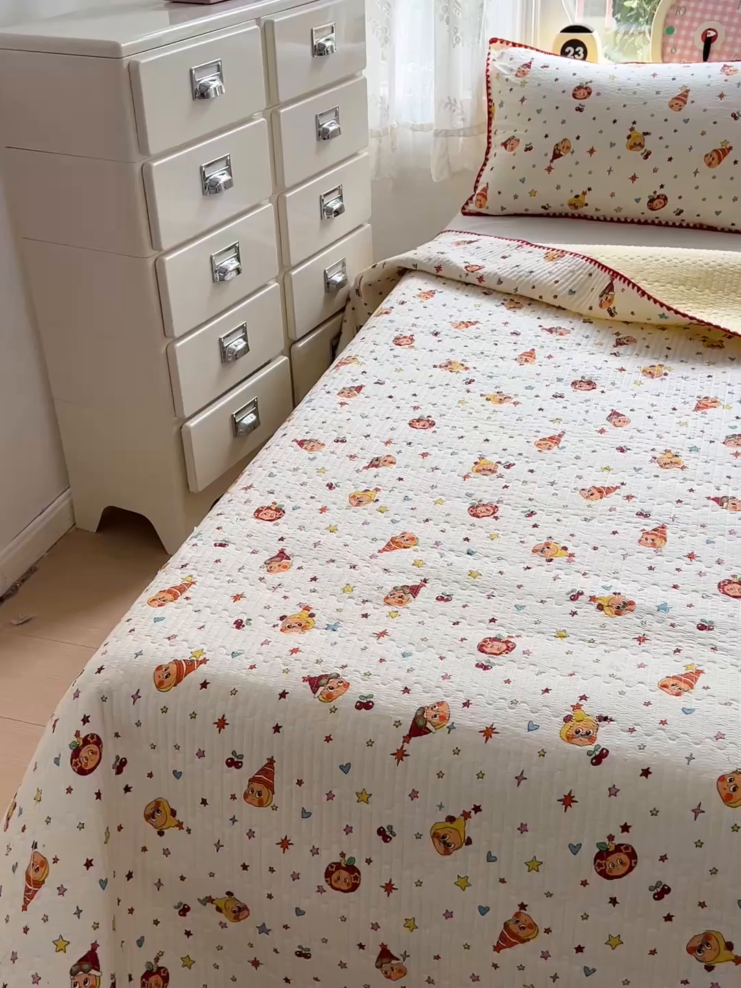 91家纺网 家纺一手货源 找家纺 恒尚居 2026新款A类贝壳绣泡芙纱床盖四套件泡芙棉双层纱床垫床褥 奶黄星星人