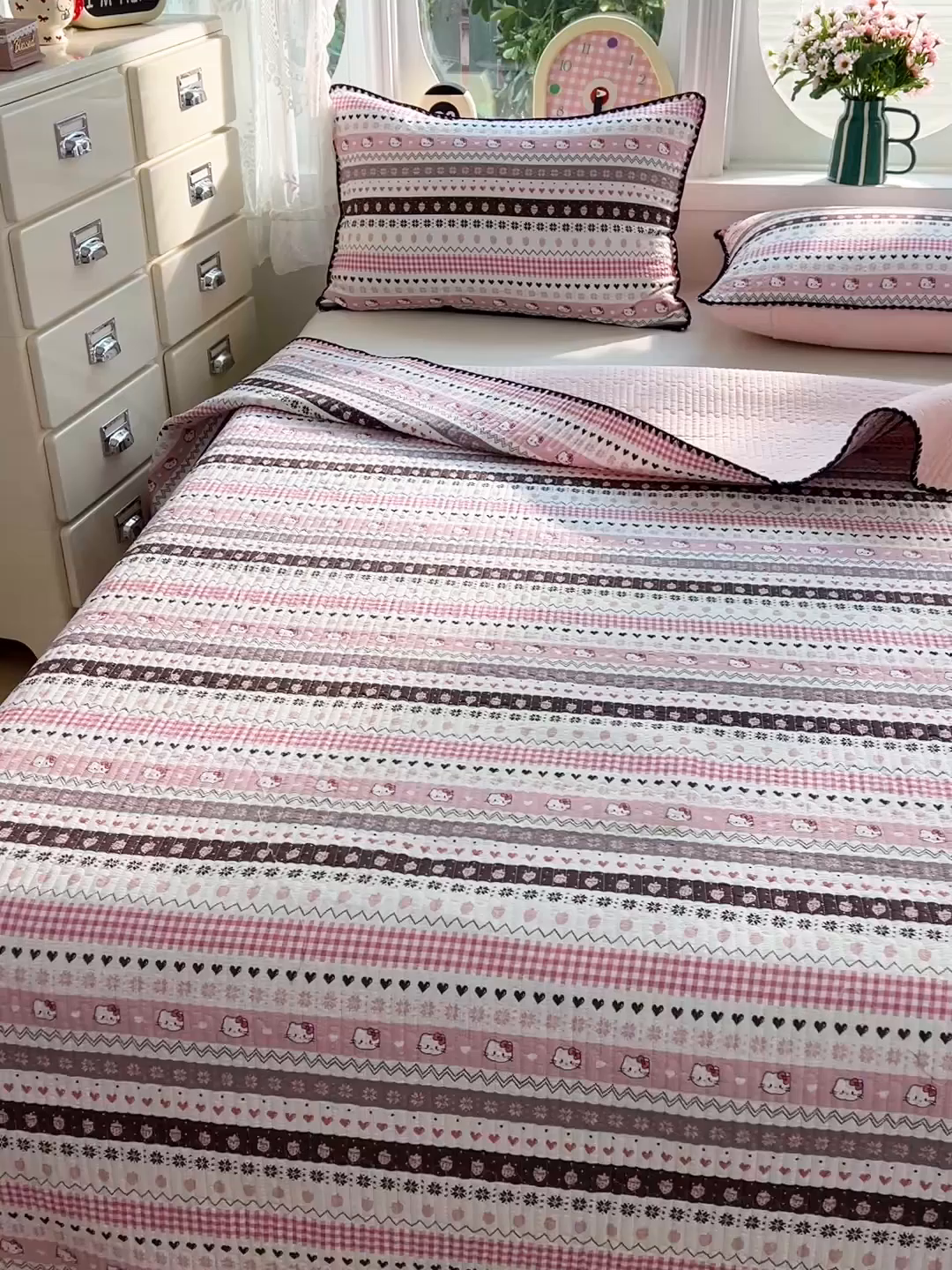 91家纺网 家纺一手货源 找家纺 恒尚居 2026新款A类贝壳绣泡芙纱床盖四套件泡芙棉双层纱床垫床褥 粉糖泡泡猫