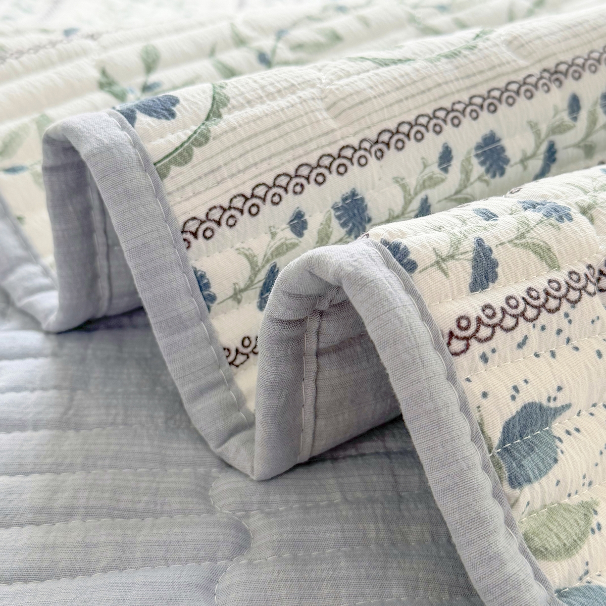 91家纺网 家纺一手货源 找家纺 悠米悠家 2026春夏新款木棉双层纱单床盖 床盖单件 青屿花园