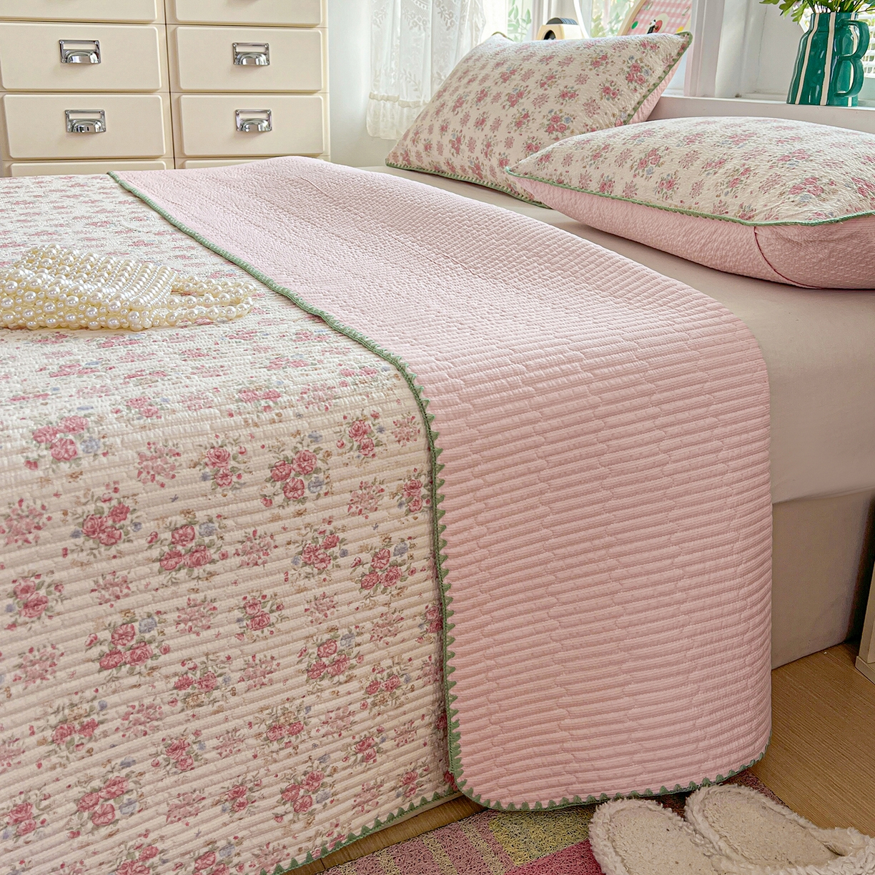 91家纺网 家纺一手货源 找家纺 恒尚居 2026新款A类贝壳绣泡芙纱床盖四套件泡芙棉双层纱床垫床褥 玫瑰织语