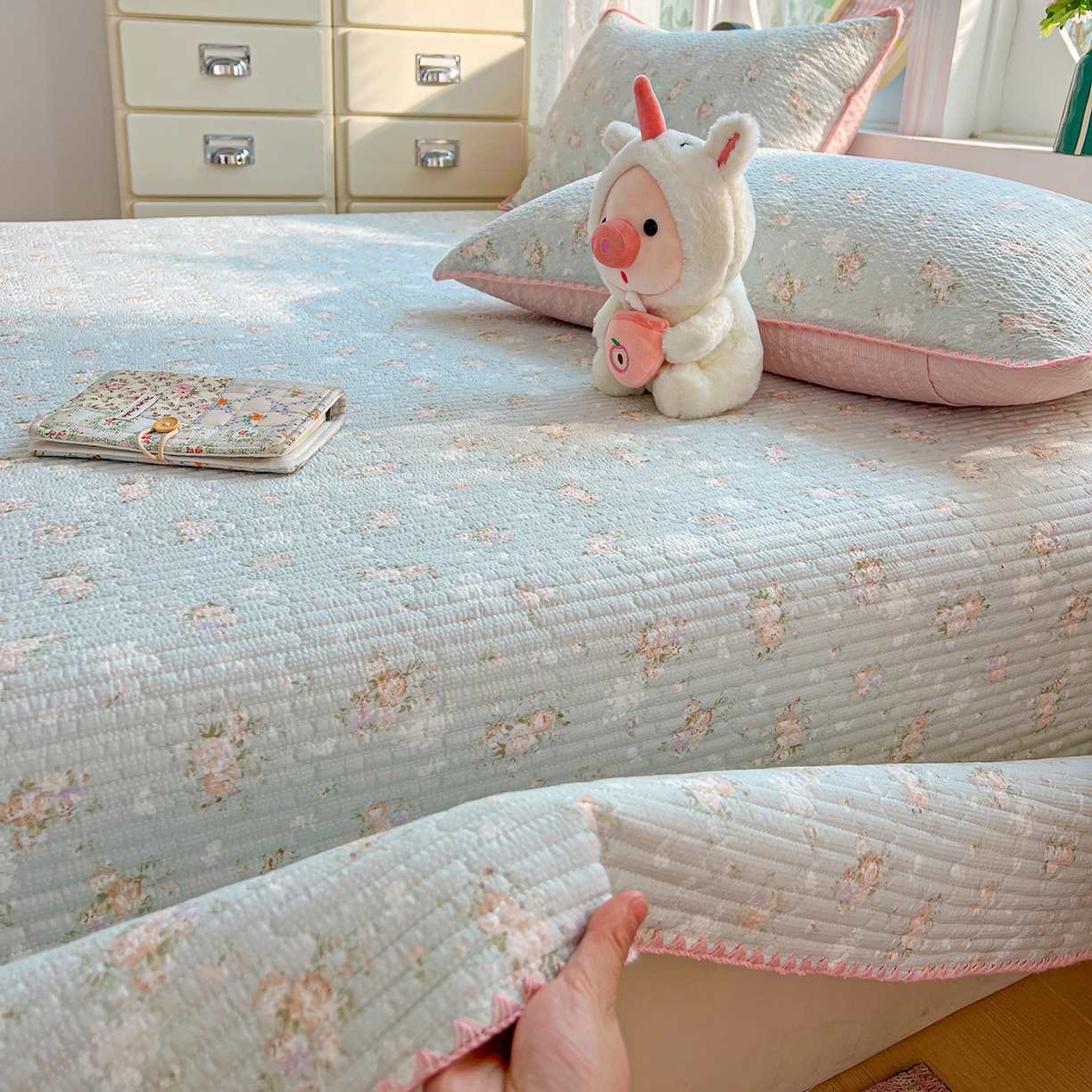 91家纺网 家纺一手货源 找家纺 恒尚居 2026新款A类贝壳绣泡芙纱床盖四套件泡芙棉双层纱床垫床褥 清新粉玫瑰