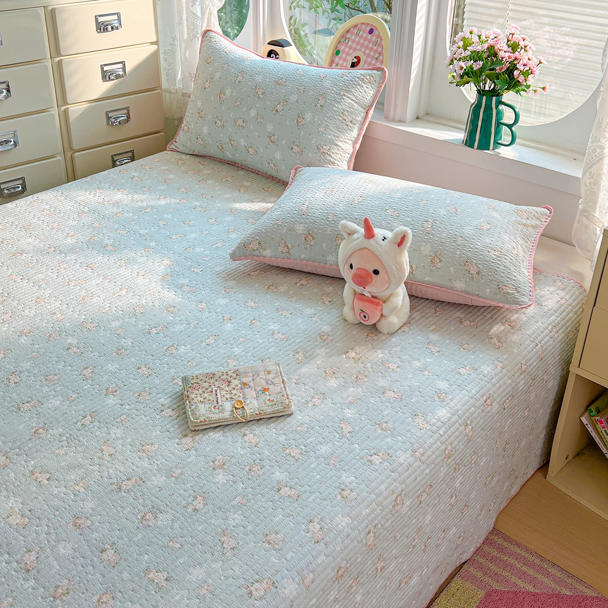 91家纺网 家纺一手货源 找家纺 恒尚居 2026新款A类贝壳绣泡芙纱床盖四套件泡芙棉双层纱床垫床褥 清新粉玫瑰