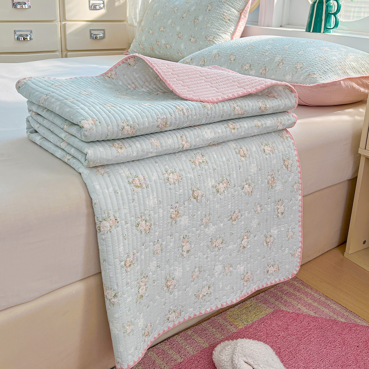 91家纺网 家纺一手货源 找家纺 恒尚居 2026新款A类贝壳绣泡芙纱床盖四套件泡芙棉双层纱床垫床褥 清新粉玫瑰