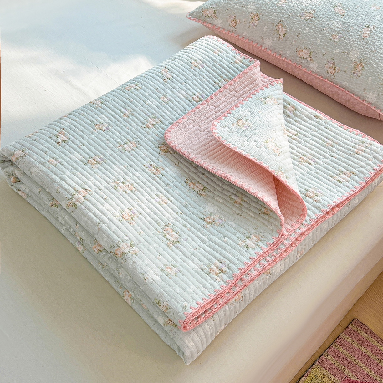 91家纺网 家纺一手货源 找家纺 恒尚居 2026新款A类贝壳绣泡芙纱床盖四套件泡芙棉双层纱床垫床褥 清新粉玫瑰