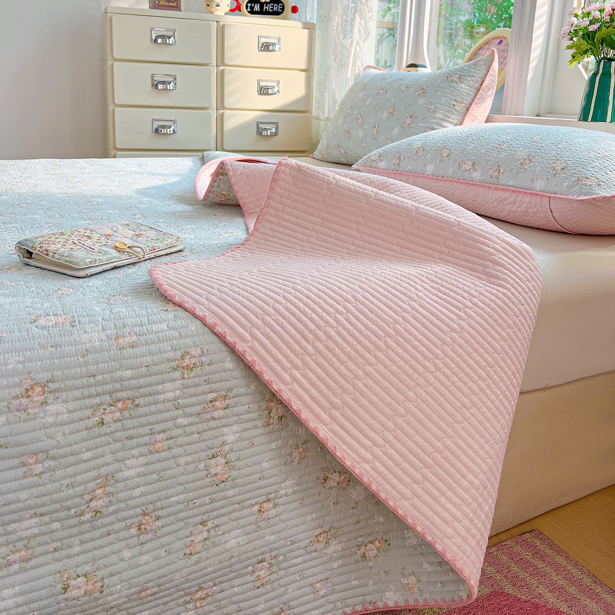 91家纺网 家纺一手货源 找家纺 恒尚居 2026新款A类贝壳绣泡芙纱床盖四套件泡芙棉双层纱床垫床褥 清新粉玫瑰