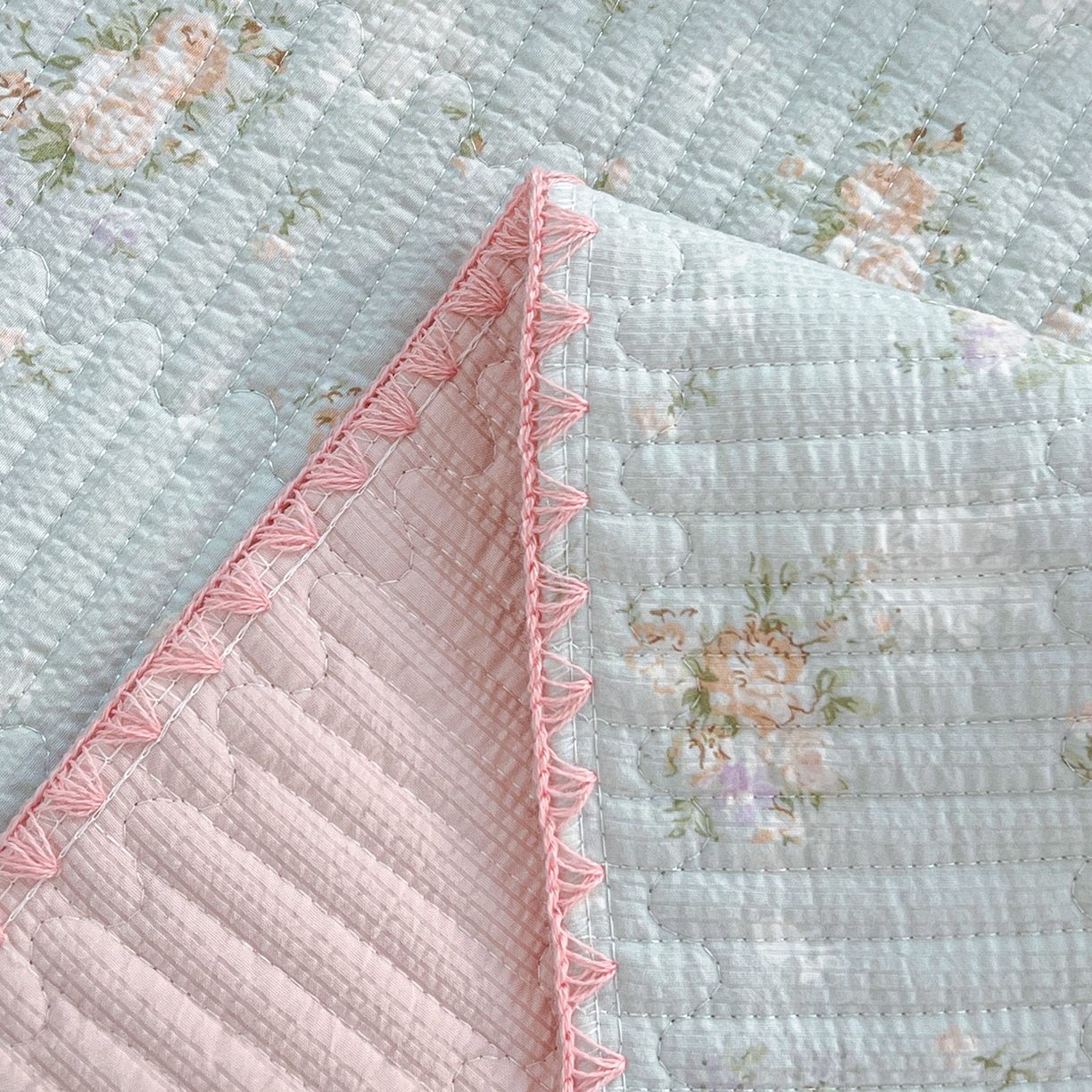 91家纺网 家纺一手货源 找家纺 恒尚居 2026新款A类贝壳绣泡芙纱床盖四套件泡芙棉双层纱床垫床褥 清新粉玫瑰