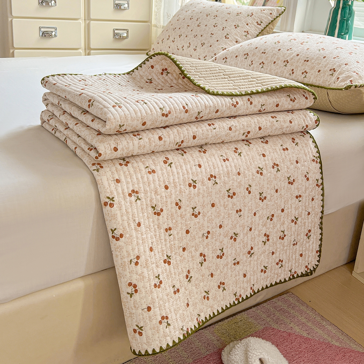 91家纺网 家纺一手货源 找家纺 恒尚居 2026新款A类贝壳绣泡芙纱床盖四套件泡芙棉双层纱床垫床褥 满地樱桃