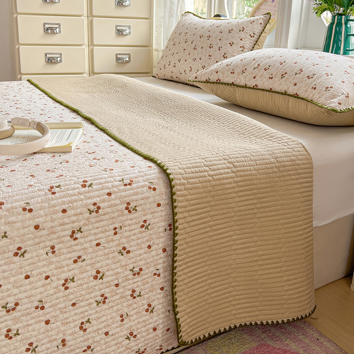 91家纺网 家纺一手货源 找家纺 恒尚居 2026新款A类贝壳绣泡芙纱床盖四套件泡芙棉双层纱床垫床褥 满地樱桃