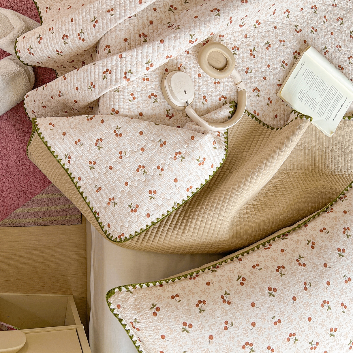 91家纺网 家纺一手货源 找家纺 恒尚居 2026新款A类贝壳绣泡芙纱床盖四套件泡芙棉双层纱床垫床褥 满地樱桃