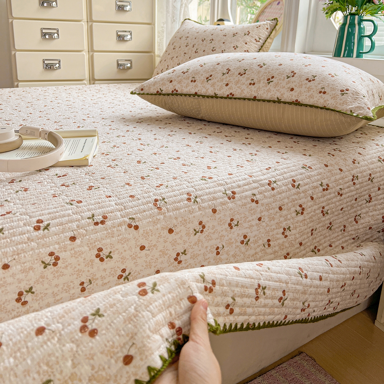 91家纺网 家纺一手货源 找家纺 恒尚居 2026新款A类贝壳绣泡芙纱床盖四套件泡芙棉双层纱床垫床褥 满地樱桃