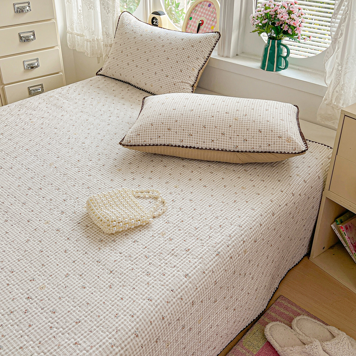 91家纺网 家纺一手货源 找家纺 恒尚居 2026新款A类贝壳绣泡芙纱床盖四套件泡芙棉双层纱床垫床褥 奶格樱桃