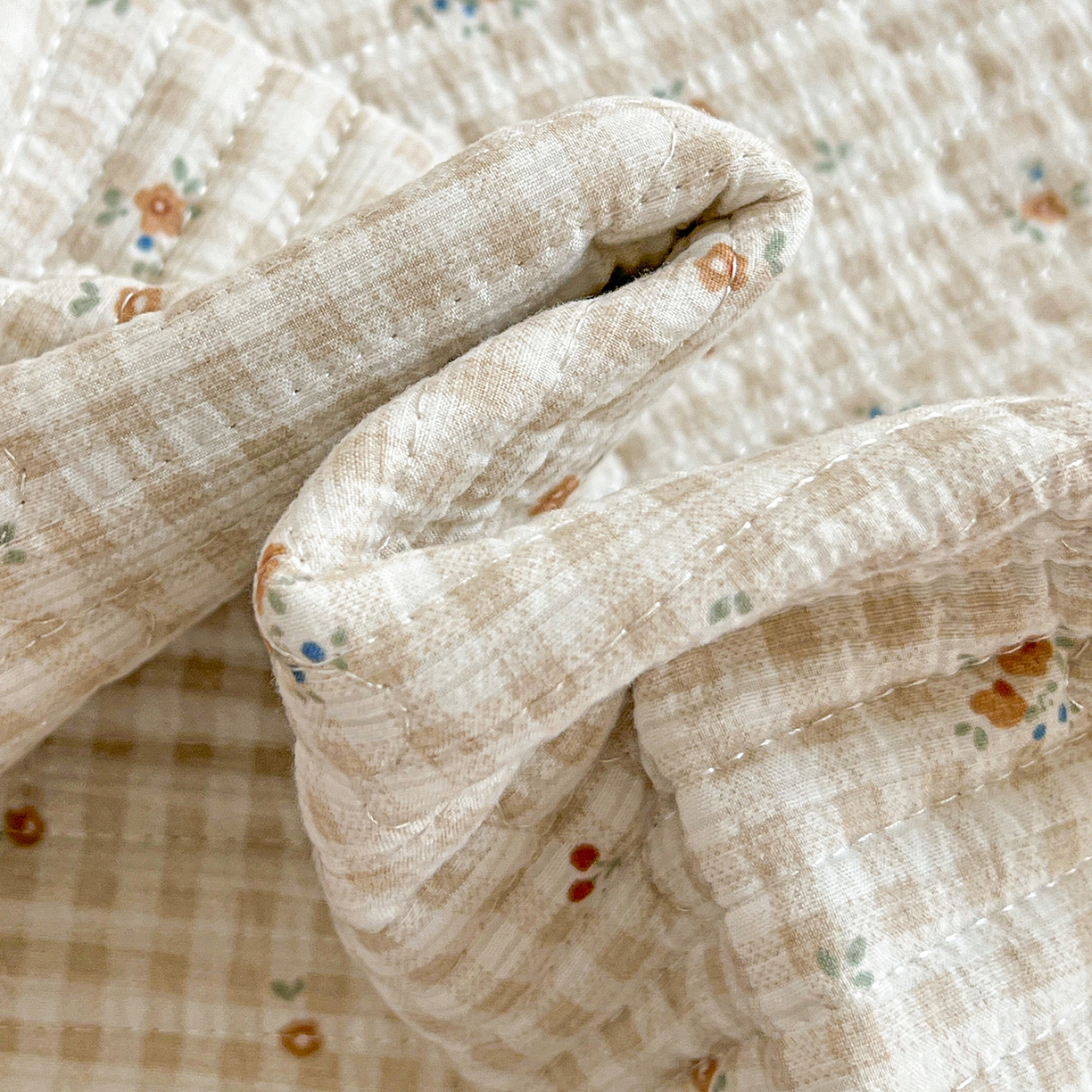 91家纺网 家纺一手货源 找家纺 恒尚居 2026新款A类贝壳绣泡芙纱床盖四套件泡芙棉双层纱床垫床褥 奶格樱桃