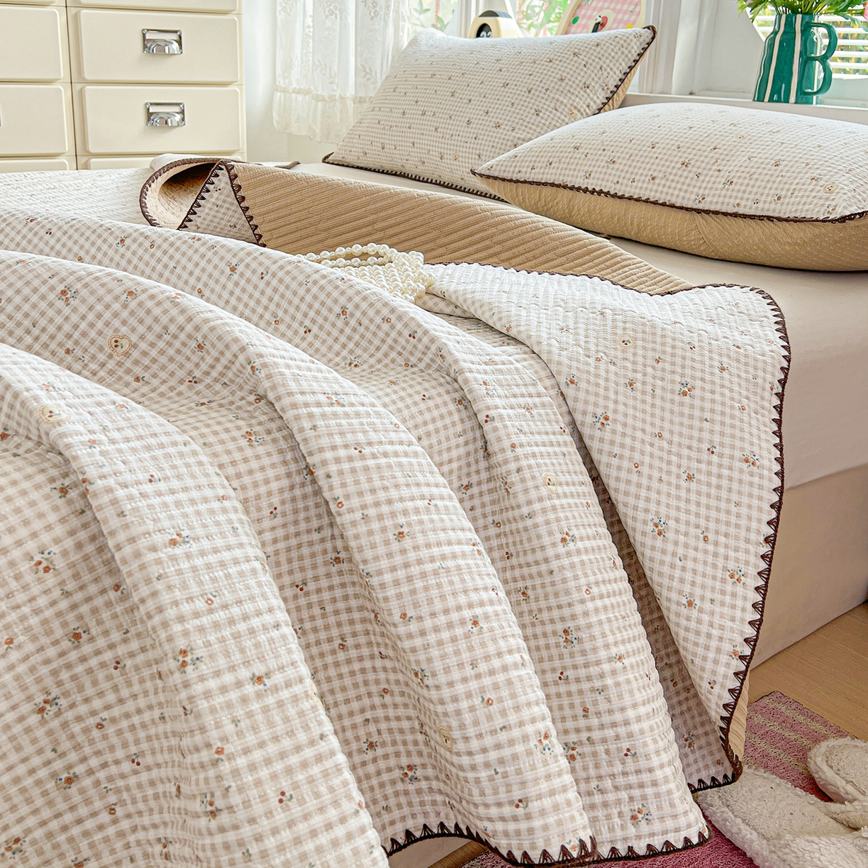 91家纺网 家纺一手货源 找家纺 恒尚居 2026新款A类贝壳绣泡芙纱床盖四套件泡芙棉双层纱床垫床褥 奶格樱桃