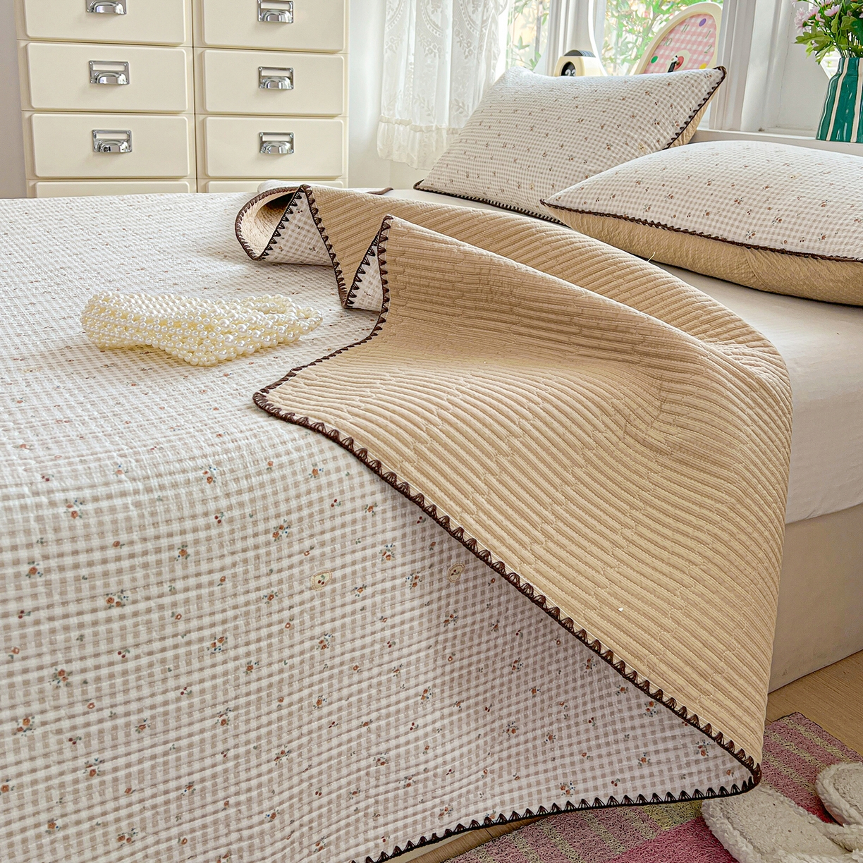 91家纺网 家纺一手货源 找家纺 恒尚居 2026新款A类贝壳绣泡芙纱床盖四套件泡芙棉双层纱床垫床褥 奶格樱桃