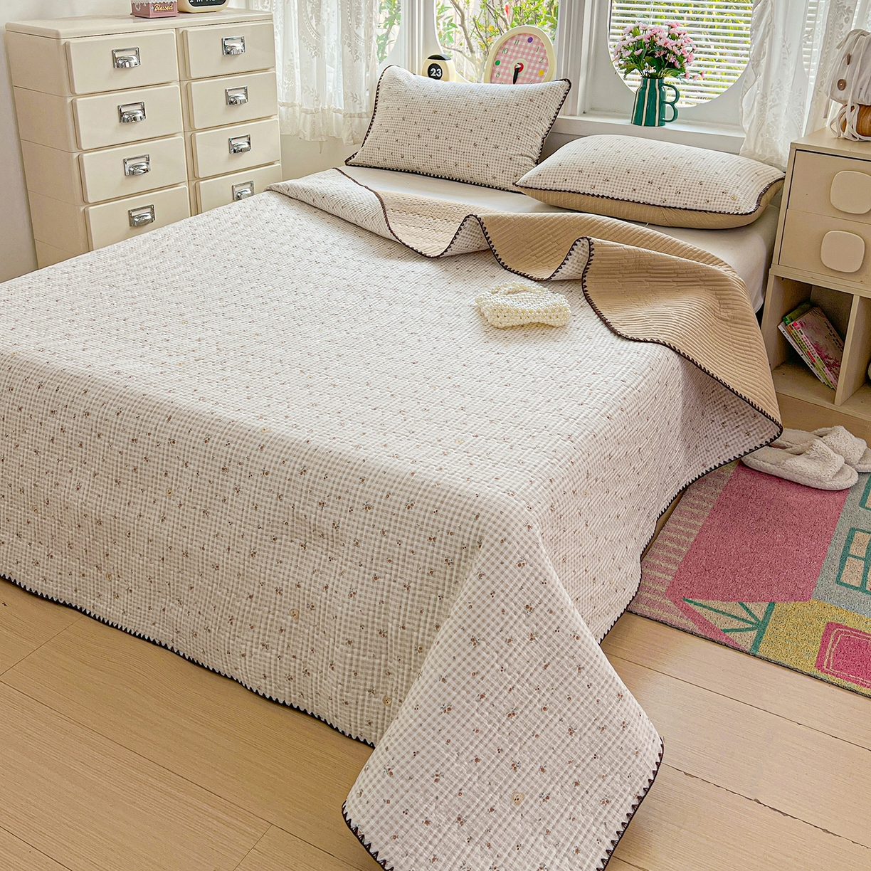 91家纺网 家纺一手货源 找家纺 恒尚居 2026新款A类贝壳绣泡芙纱床盖四套件泡芙棉双层纱床垫床褥 奶格樱桃