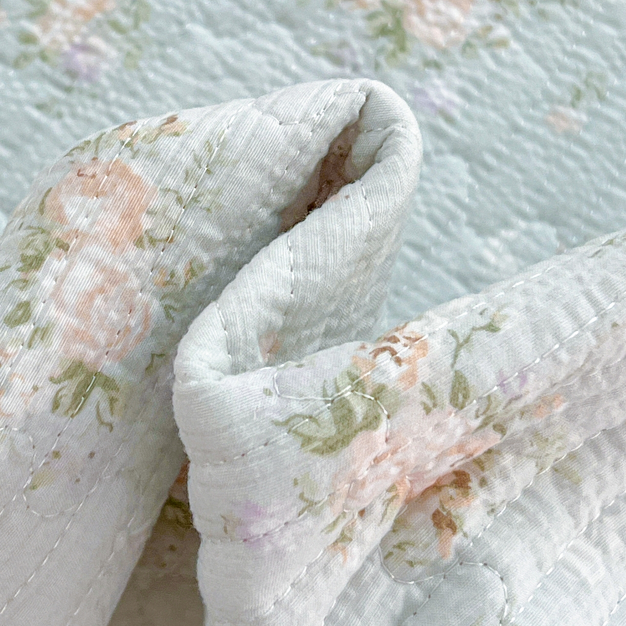 91家纺网 家纺一手货源 找家纺 恒尚居 2026新款A类贝壳绣泡芙纱床盖四套件泡芙棉双层纱床垫床褥 清新粉玫瑰