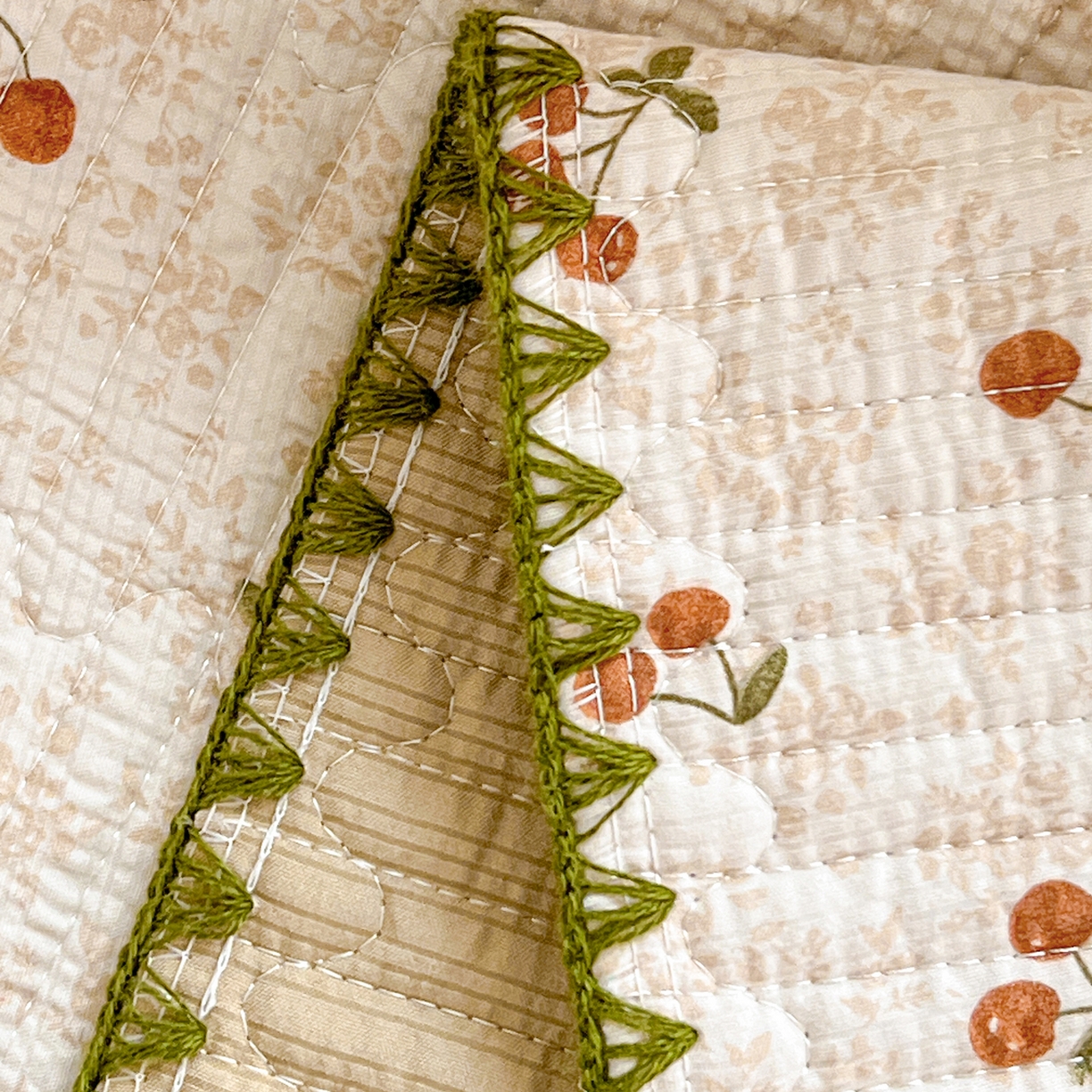 91家纺网 家纺一手货源 找家纺 恒尚居 2026新款A类贝壳绣泡芙纱床盖四套件泡芙棉双层纱床垫床褥 满地樱桃