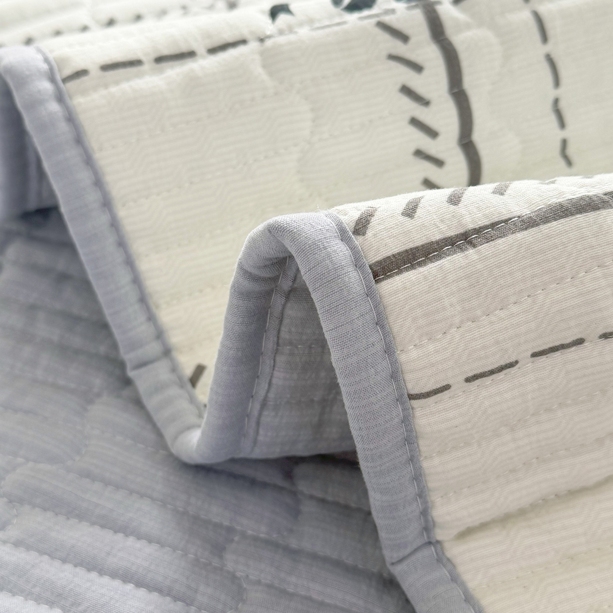 91家纺网 家纺一手货源 找家纺 悠米悠家 2026春夏新款木棉双层纱单床盖 床盖单件 格调蝶韵