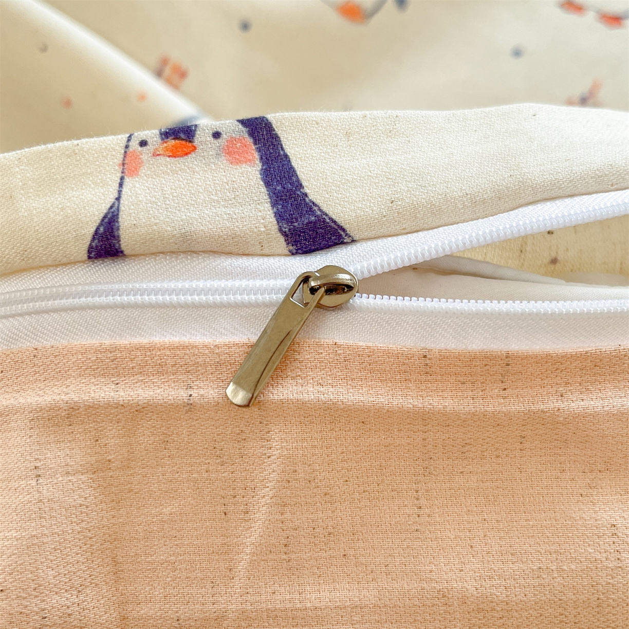 91家纺网 家纺一手货源 找家纺 名兮家居 2026新款A类全棉棉麻四件套 企鹅派对